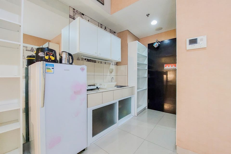 Deluxe Apartment | Private kitchen | Full-size fridge, stovetop, rice cooker, cookware/dishes/utensils