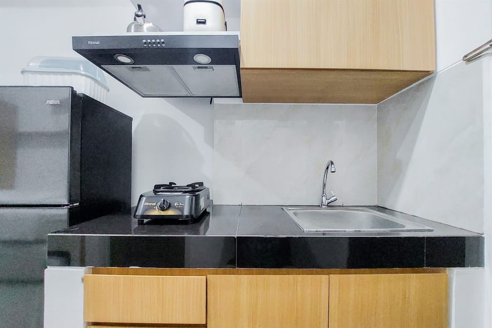 Deluxe Apartment | Private kitchen | Full-size fridge, stovetop, rice cooker, cookware/dishes/utensils