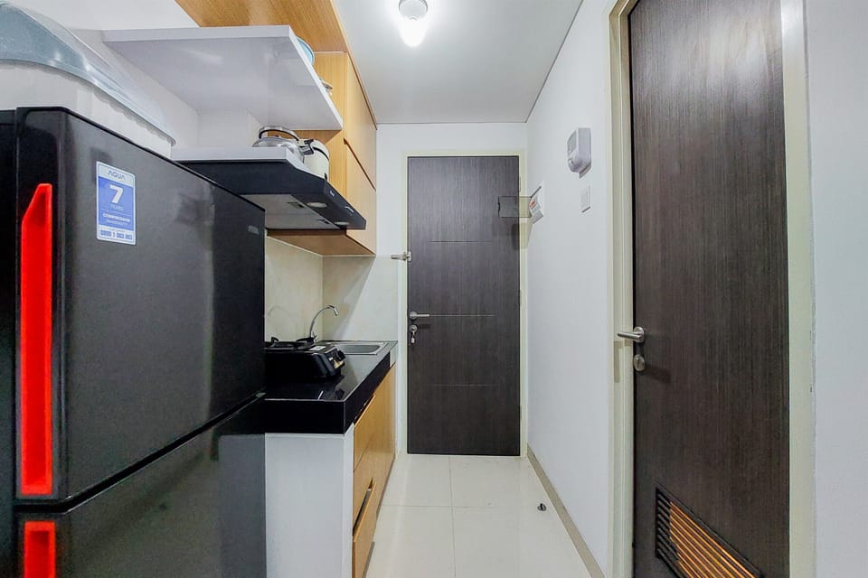 Deluxe Apartment | Private kitchen | Full-size fridge, stovetop, rice cooker, cookware/dishes/utensils