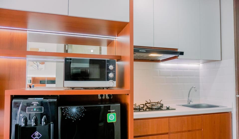 Deluxe Apartment | Private kitchen | Full-size fridge, stovetop, rice cooker, cookware/dishes/utensils