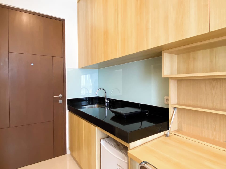 Deluxe Apartment | Private kitchen | Stovetop, rice cooker, cookware/dishes/utensils