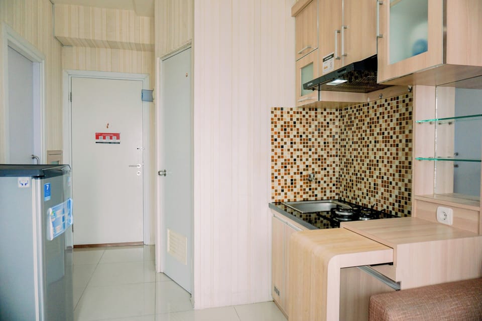 Deluxe Apartment | Private kitchen | Full-size fridge, stovetop, rice cooker, cookware/dishes/utensils
