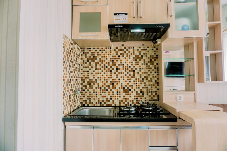 Deluxe Apartment | Private kitchen | Full-size fridge, stovetop, rice cooker, cookware/dishes/utensils