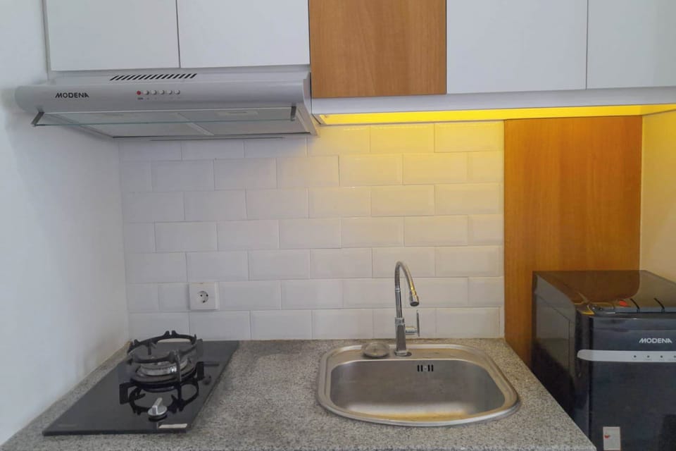 Deluxe Apartment | Private kitchen | Full-size fridge, stovetop, rice cooker, cookware/dishes/utensils