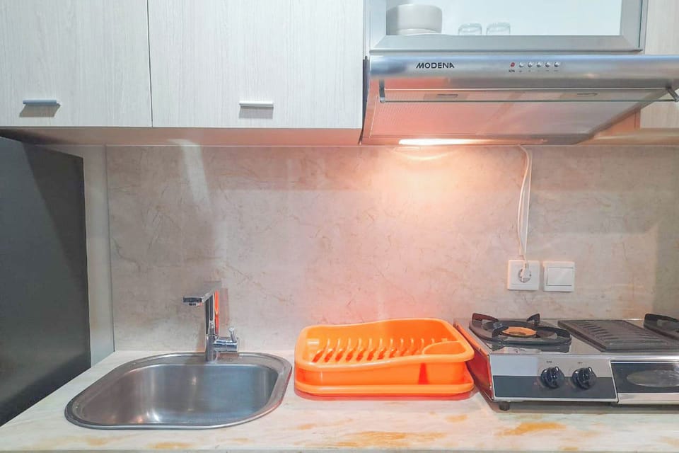 Deluxe Apartment | Private kitchen | Full-size fridge, stovetop, rice cooker, cookware/dishes/utensils