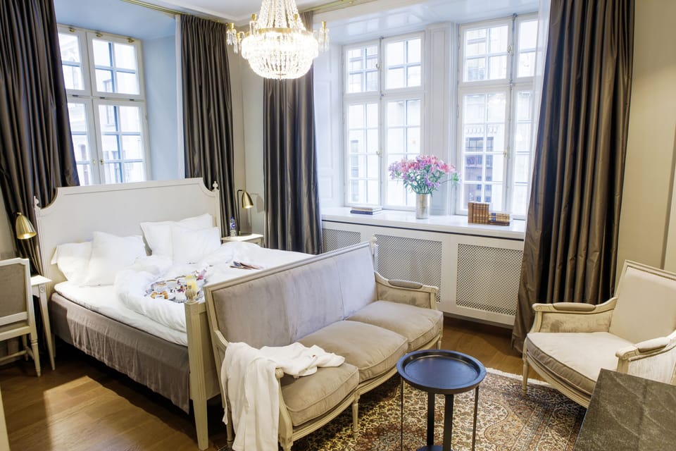 King De Luxe | In-room safe, individually decorated, desk, iron/ironing board