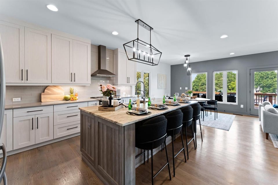 House, Multiple Beds (Elysian Shores w/Heated Pool & Option) | Dining