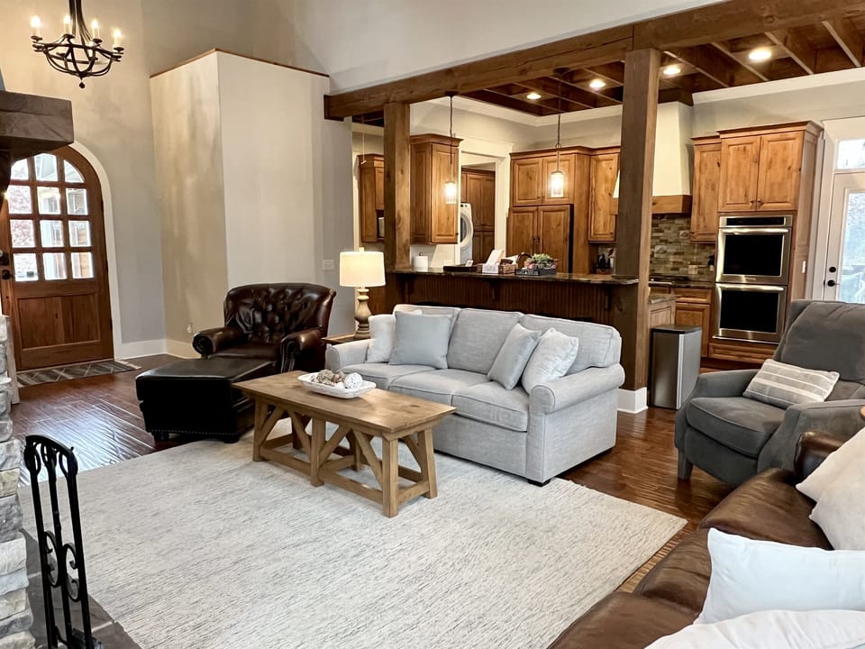 The large living room has oversized furniture that is easy to curl up in and read a good book after a day on the lake. 