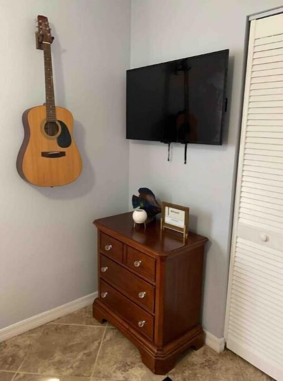 Queen Second Bedroom Smart TV, Guitar