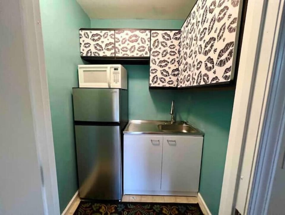 The most simple but complete little kitchen.