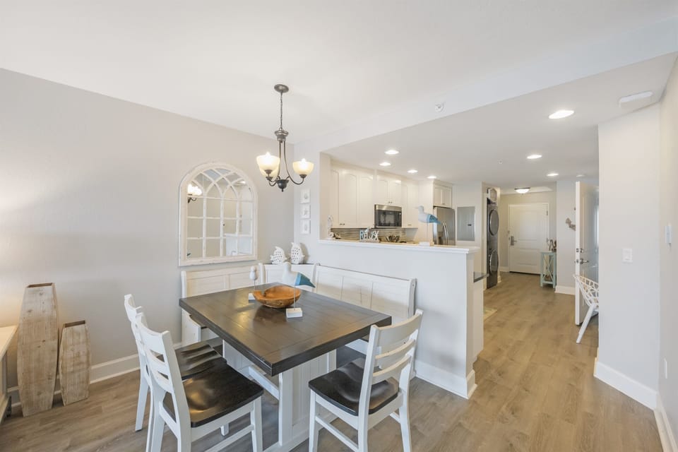 Dining Area, seats 6