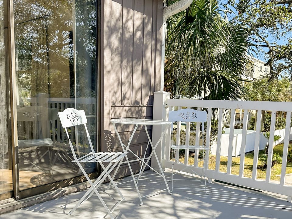 [Guest Bedroom, Upstairs] Relax on private balcony with friends.