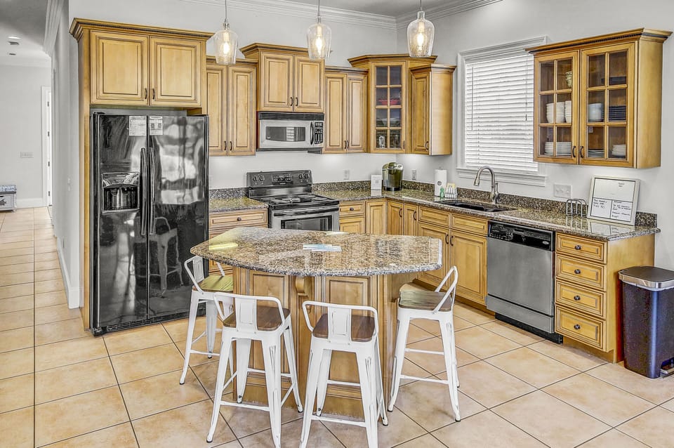 House, Multiple Beds, Balcony, Garden View | Private kitchen | Fridge, microwave, oven, stovetop