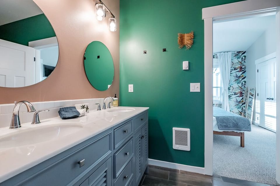 En suite bathroom inside of Tropical Room
