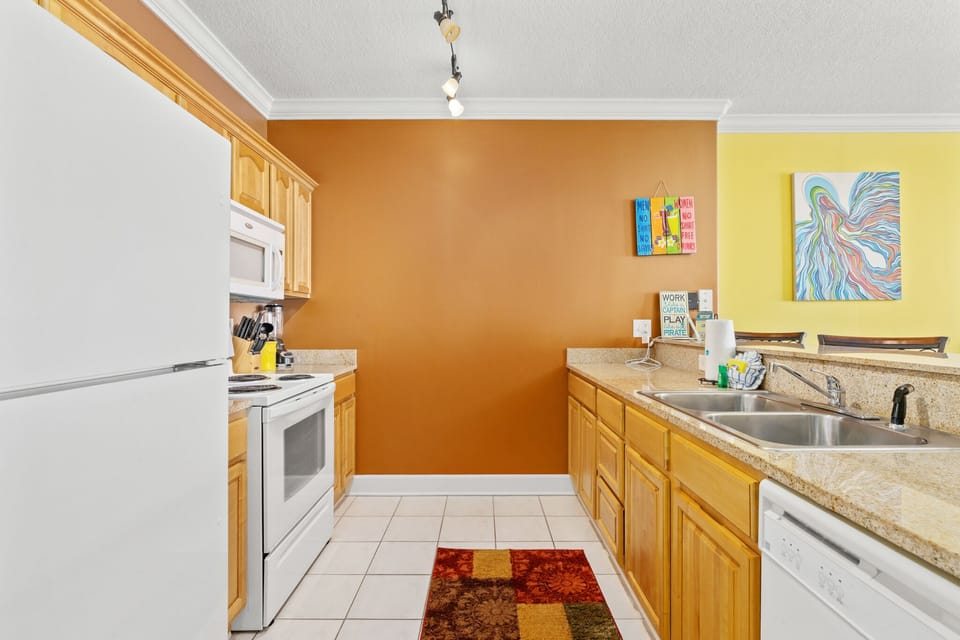 Condo, Multiple Beds, Balcony, Ocean View | Private kitchen | Fridge, microwave, oven, stovetop