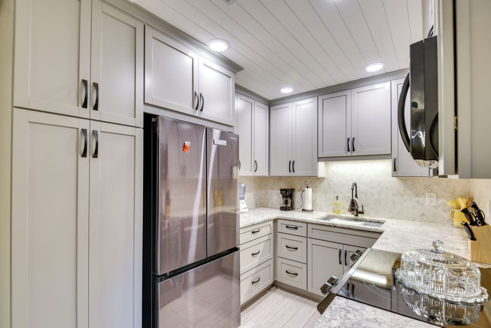 Kitchen | Coffee Maker | Dishwasher | Microwave