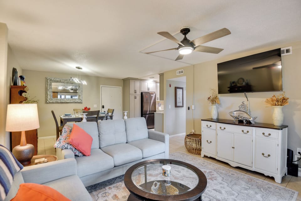 Living Room | Free WiFi | Smart TV | Central A/C