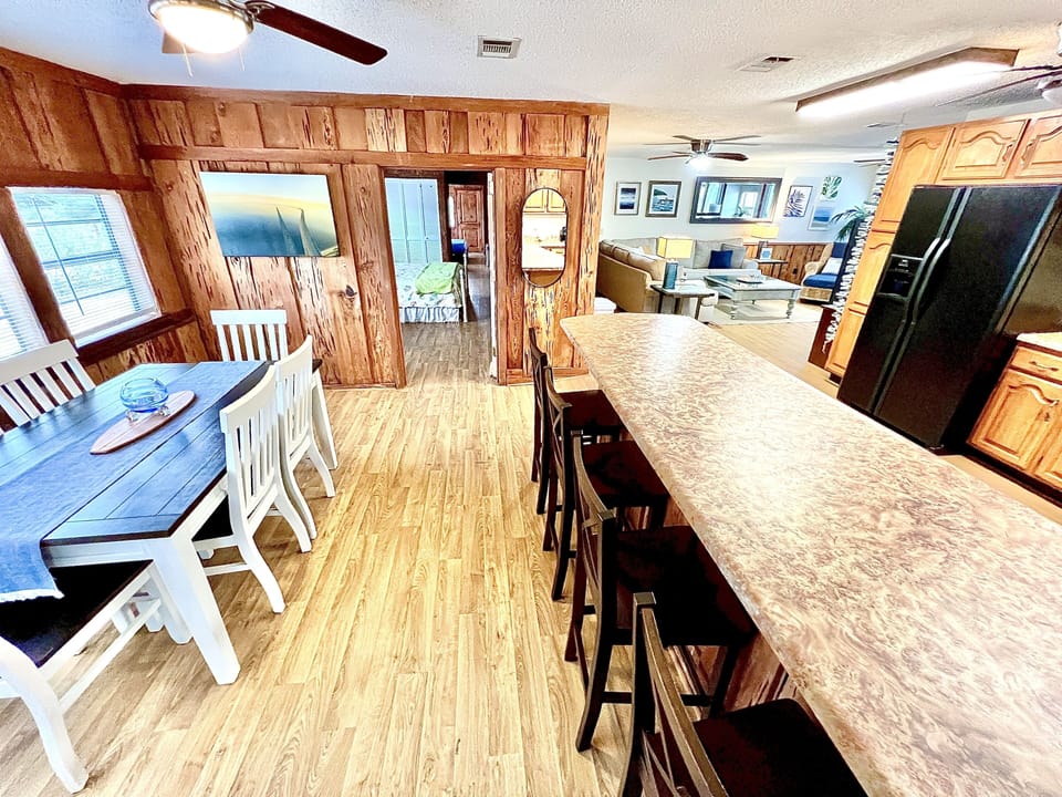 Open living space, great for entertaining!