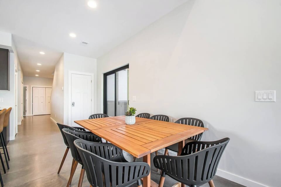 Dining room table