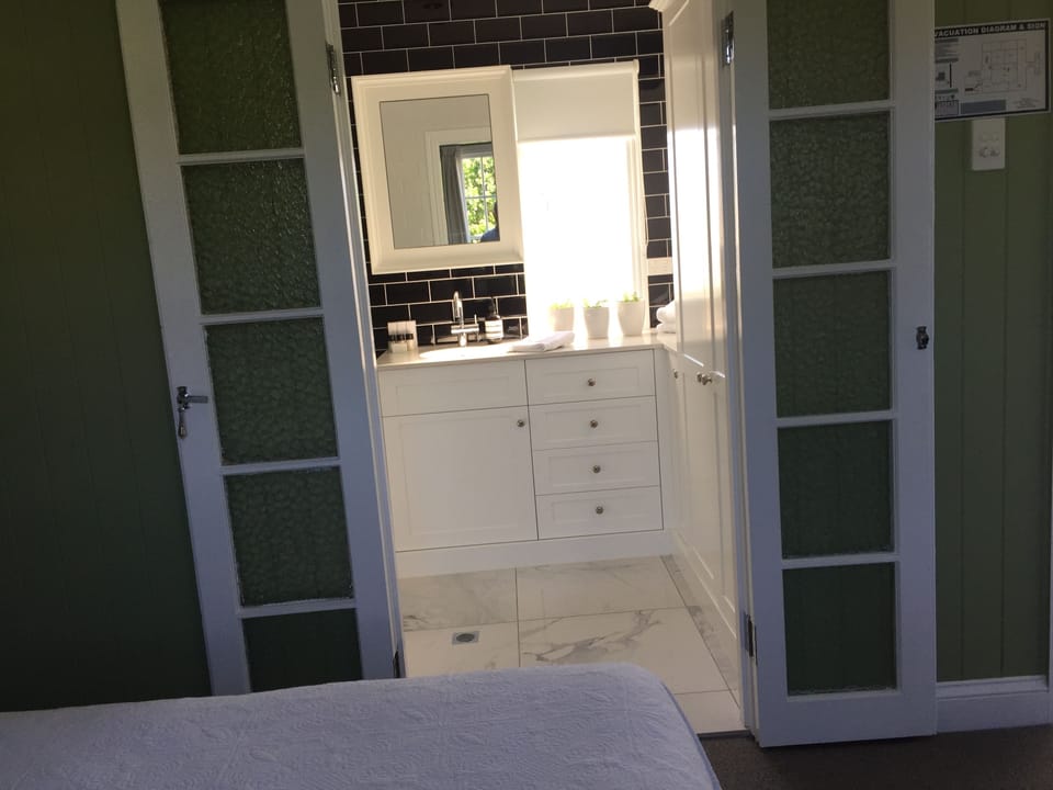 Deluxe Room | WiFi (free), bed sheets