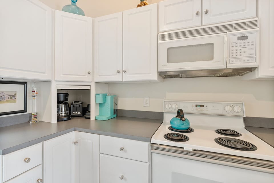 Fully stocked kitchen to prep all your group meals with island plus counter seating for 4.