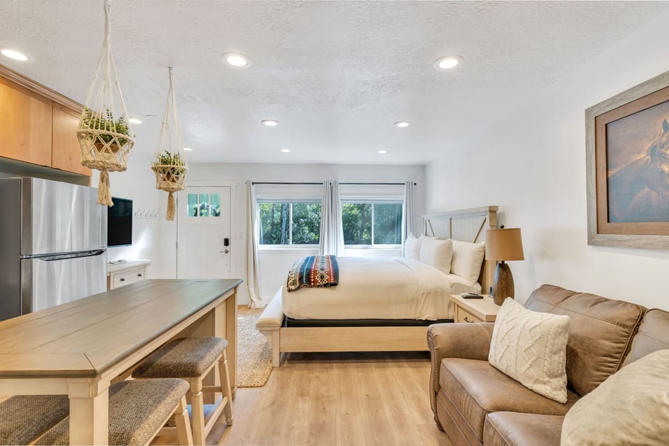 Full equipped kitchen, washer dryer, king bed and full bathroom.