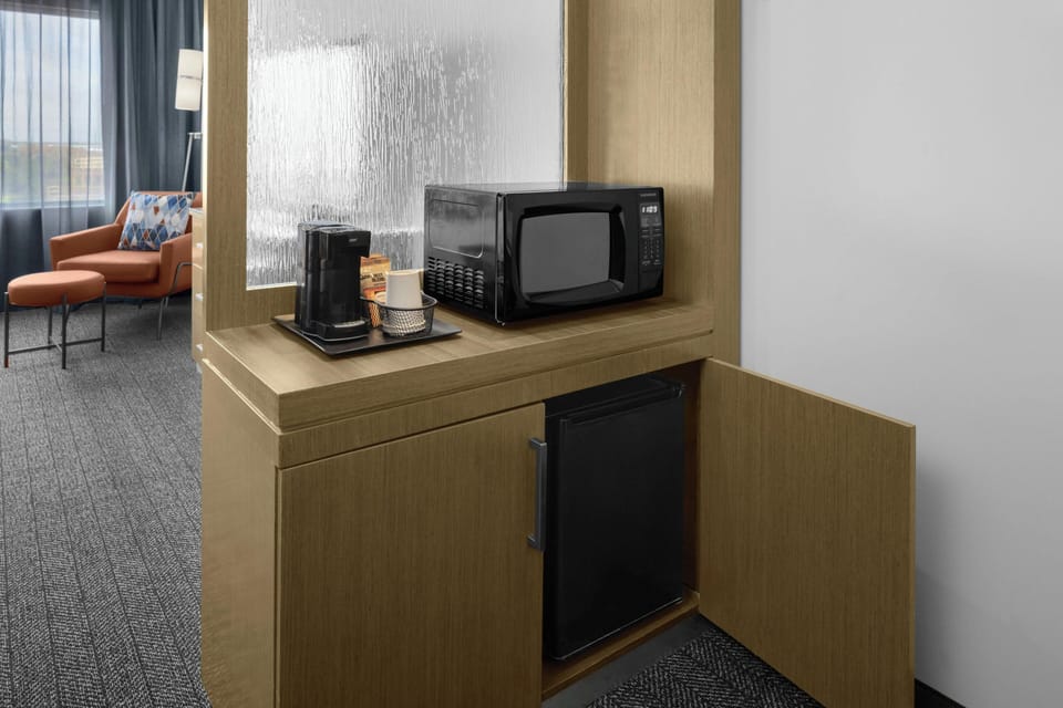 Premium bedding, in-room safe, desk, laptop workspace