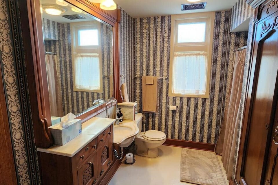 Full bathroom