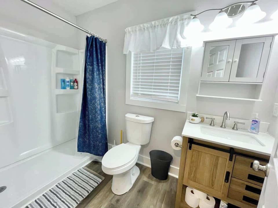 Full Bathroom