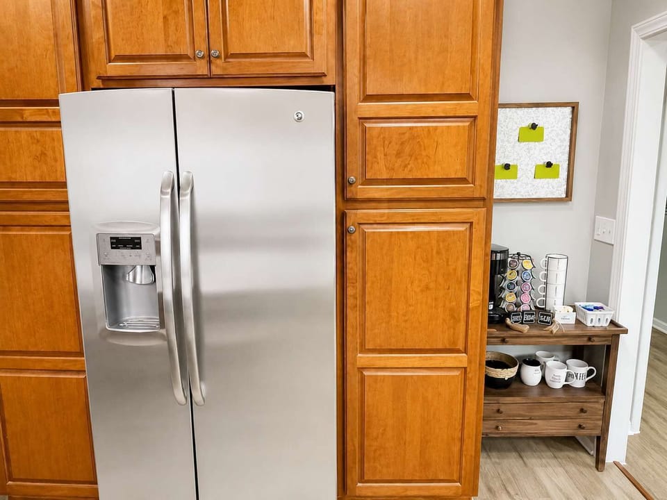 Fully Equipped Kitchen with Updated Appliances 