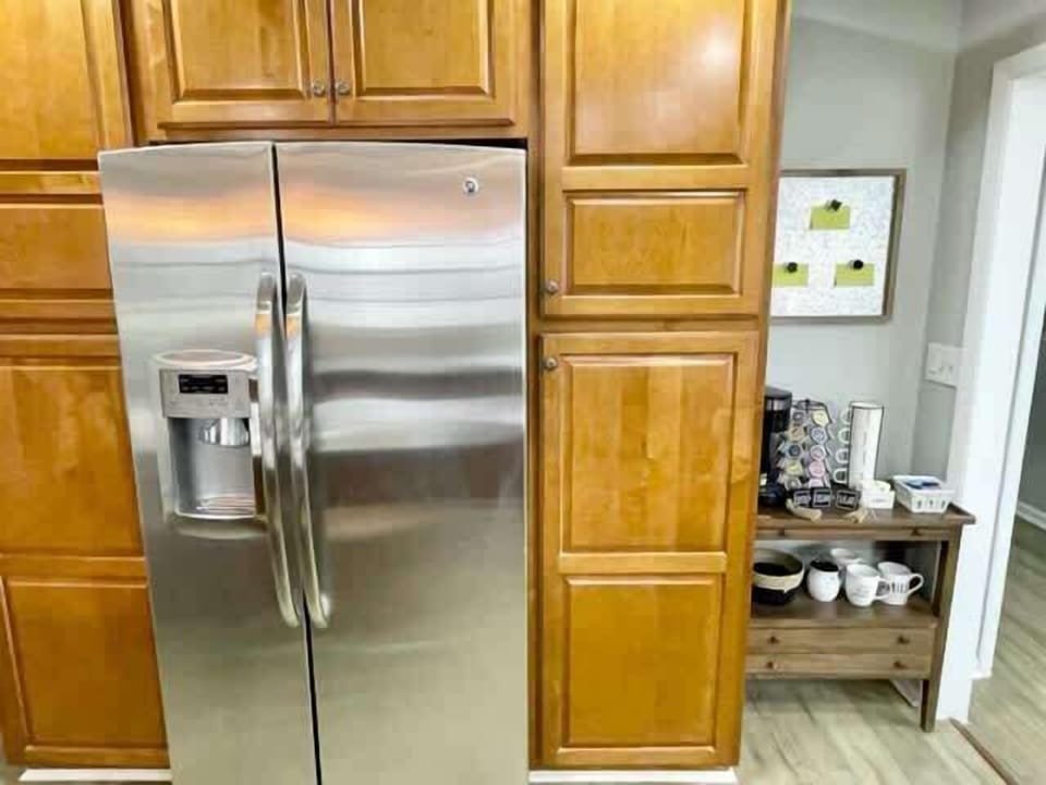Fully Equipped Kitchen with Updated Appliances 