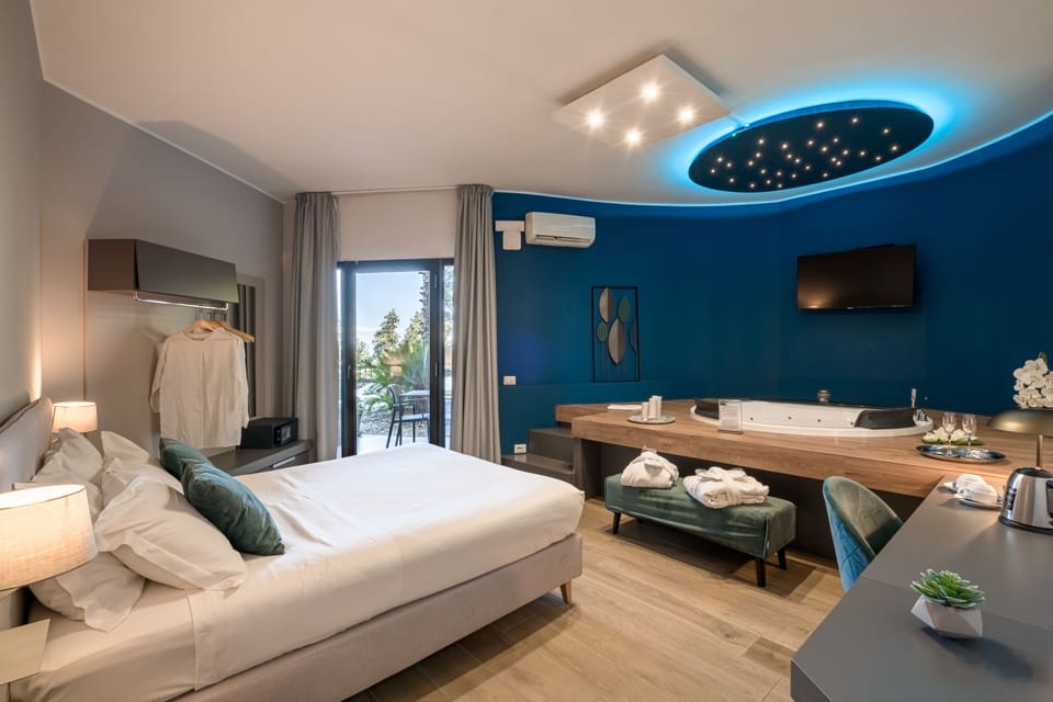 Comfort Double Room, Hot Tub | 1 bedroom, down comforters, minibar, in-room safe