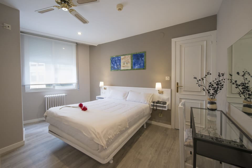 Single Room | Desk, blackout drapes, iron/ironing board, free WiFi