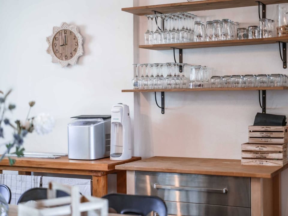 Fully equipped 20m2 kitchen - Thermomix food processor - Sparkling water - Dining table for up to 10 people.