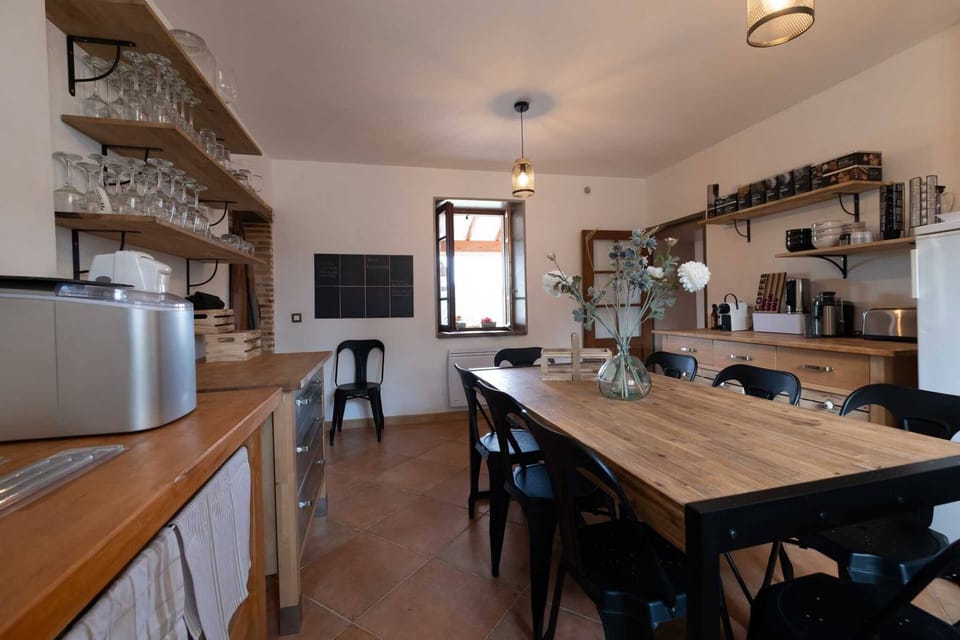 Fully equipped 20m2 kitchen - Thermomix food processor - Sparkling water - Dining table for up to 10 people.