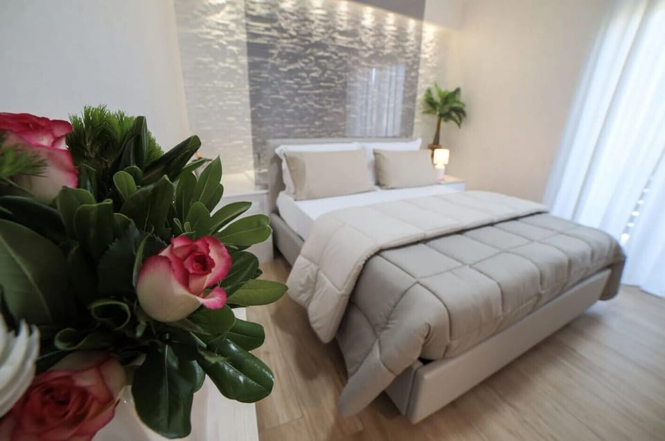 Elite Suite | Premium bedding, memory foam beds, in-room safe, individually furnished