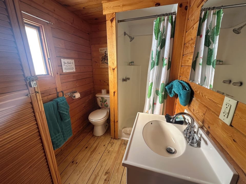 Katie's Cozy Cabins Cabin in Tombstone