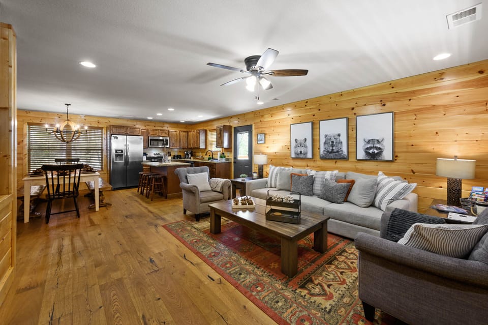 Open Living Space Perfect for Groups & Families