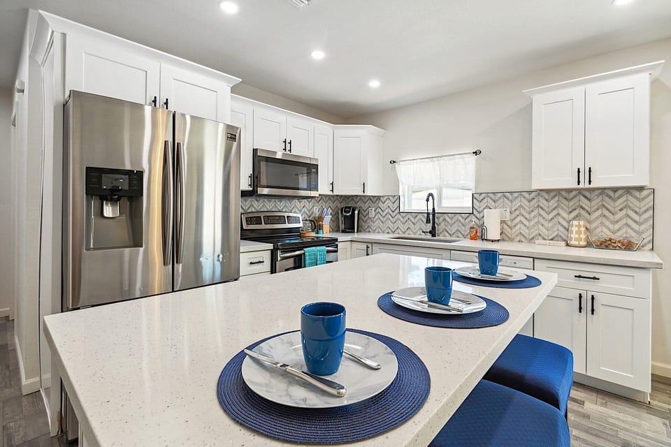 Kitchen breakfast bar / kitchen island