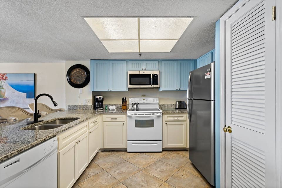 Beach Place 103 Kitchen