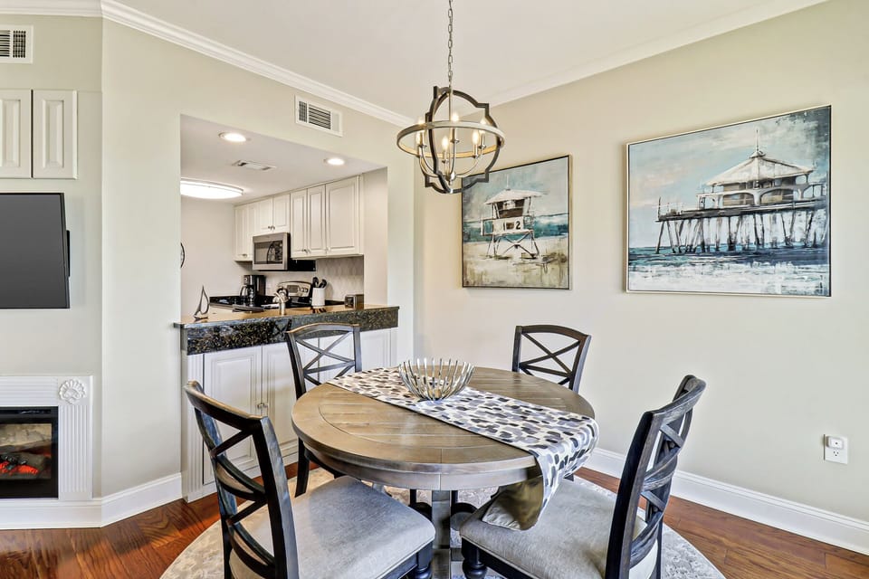 253 Captains Quarters | Dining Table - 253 Captains Quarters | Dining Table