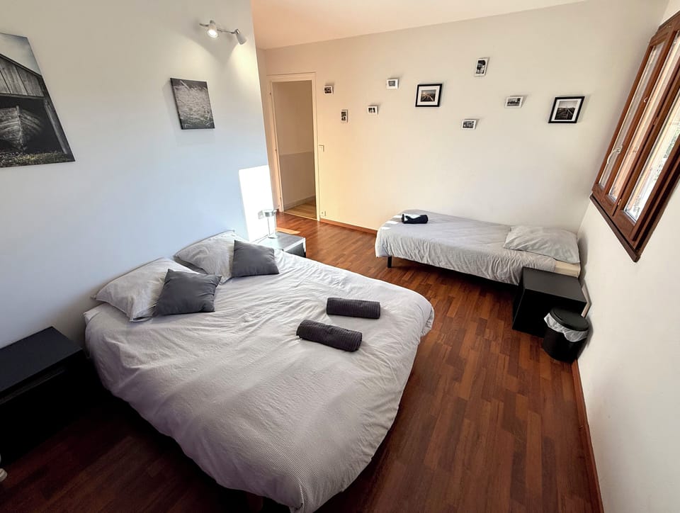 Comfort Triple Room | Individually furnished, desk, laptop workspace, free WiFi