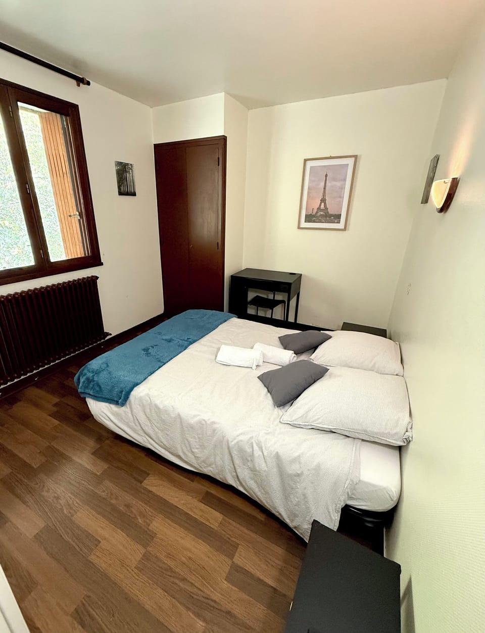 Individually furnished, desk, laptop workspace, free WiFi