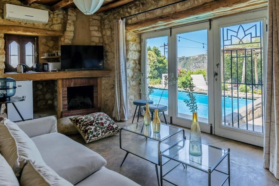 Beit Hala, Private Garden and Private Pool | Living area | Smart TV