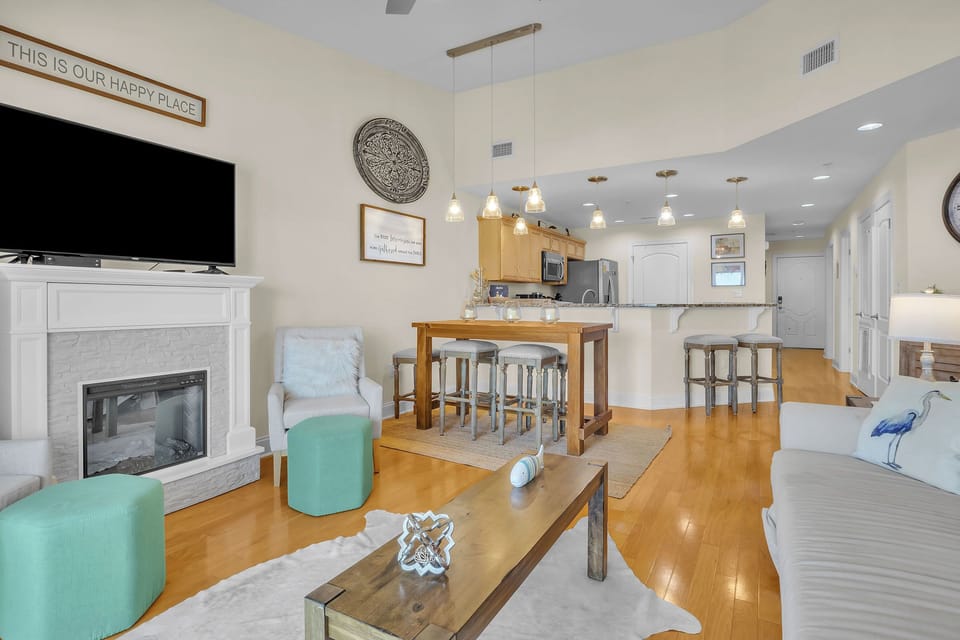 Dining / Living Area - Northwest