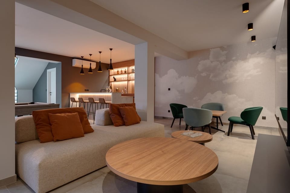 Stylish property with heated 32sqm private pool, 5 bedrooms, 5 bathrooms, 1km from beacH