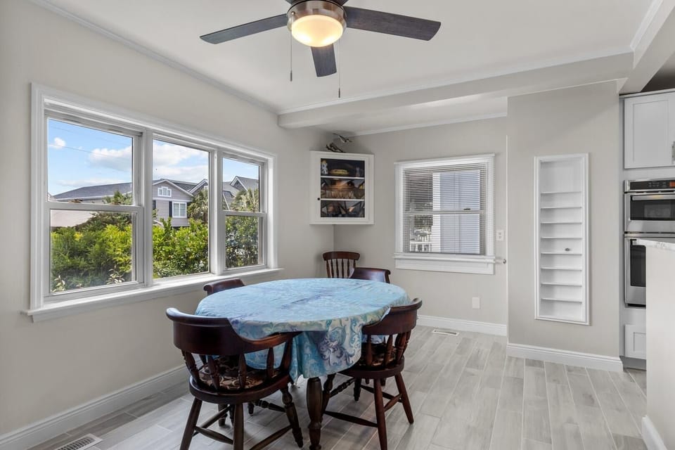 House, 2 Bedrooms | Dining