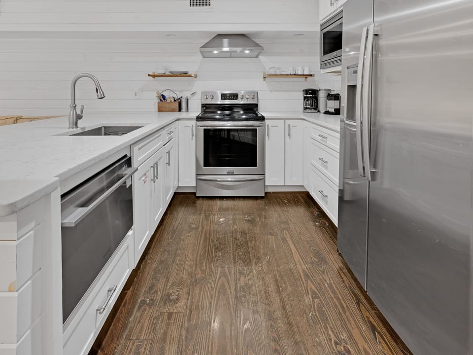 1st Floor - Full Kitchen
