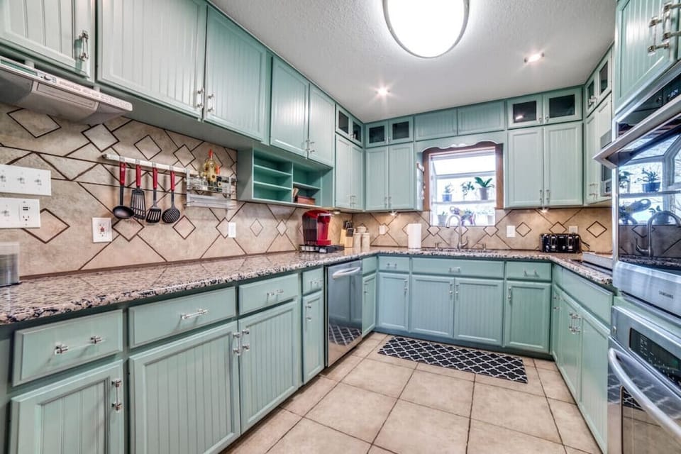 Fully equipped kitchen