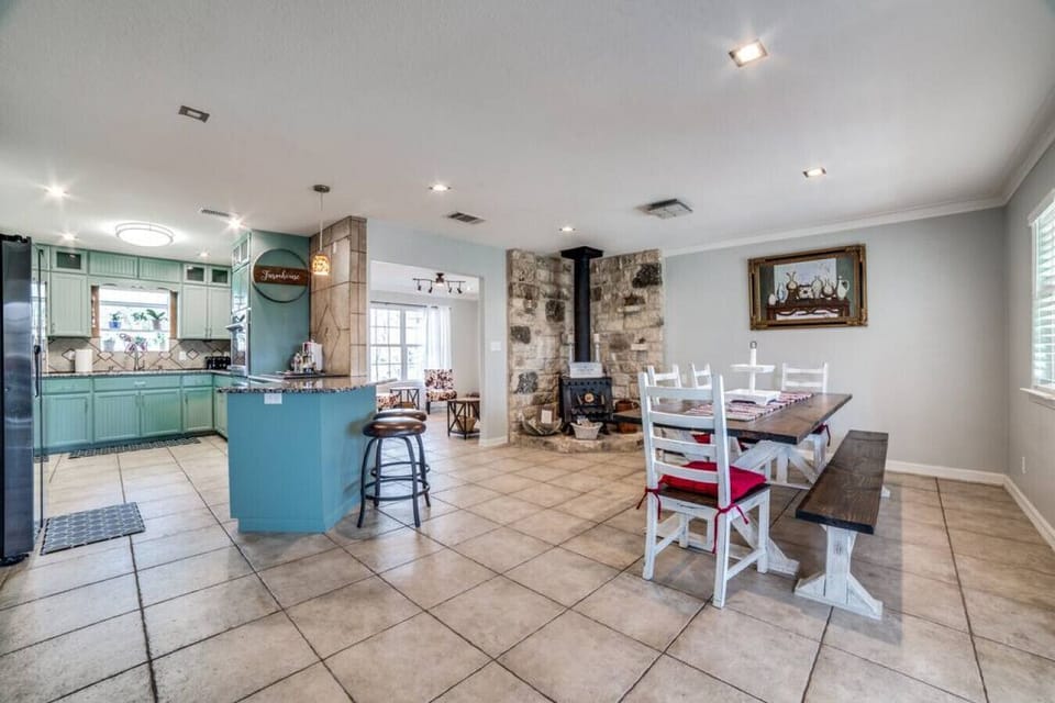 dining area with seating for 8